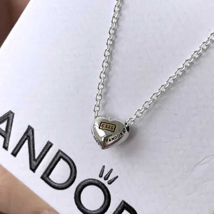 Колие на Pandora. В комплект с кутия и торбичка.