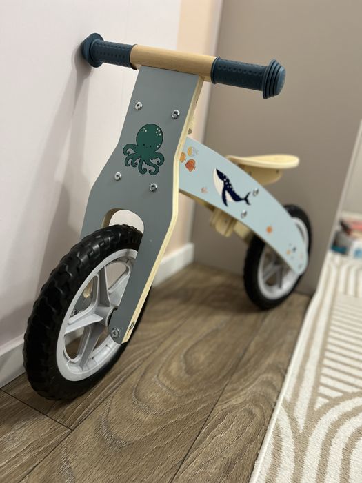 Bicicleta din lemn pentru copii