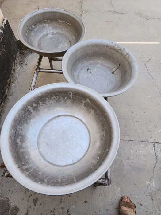 Тазы алюминиевые, подставка нержавейка