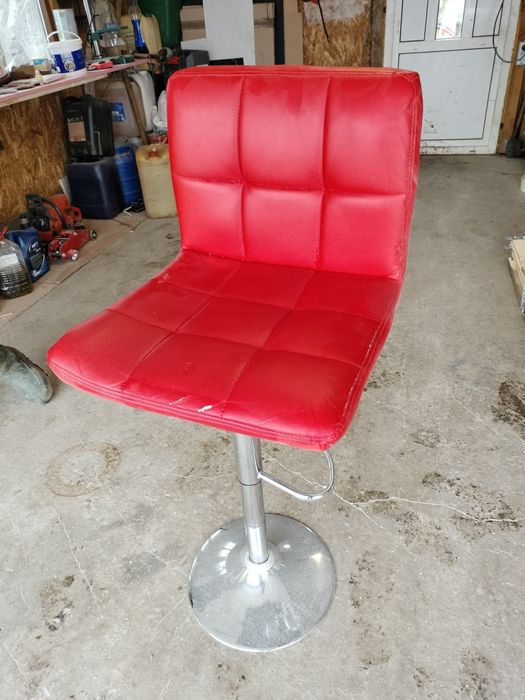 Scaun cu picior pentru bar sau altele.