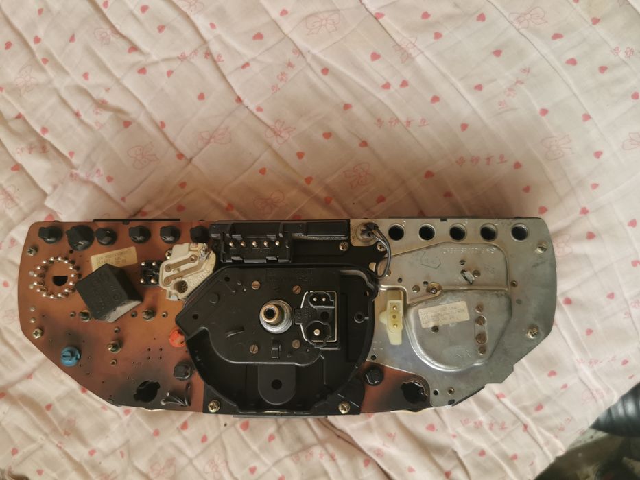 Запчастей на машине машину мерседес