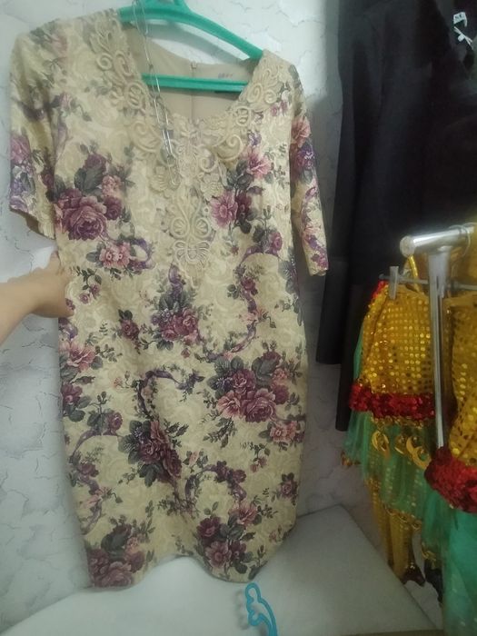 Әртүрлі жаңа таза киімдер