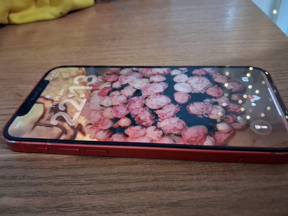 Обмен айфон 12  в красном цвете