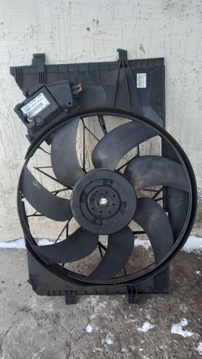 Продам Вентилятор радиатор на Мерседес w203