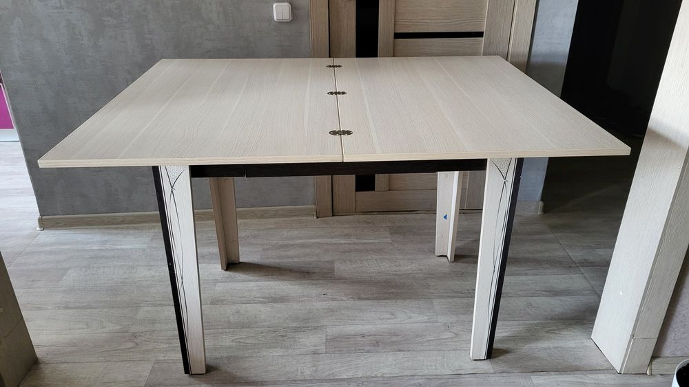 Продам обеденный стол- трансформер