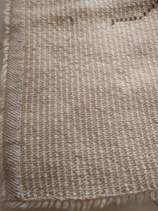 Продавам ръчно тъкани губери от естествена вълна