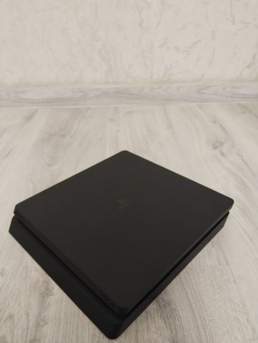 PS4 slim 500gb +2 джойстика и игры