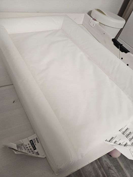 Ikea vadra постелка за повиване с калъф за маса за повиване