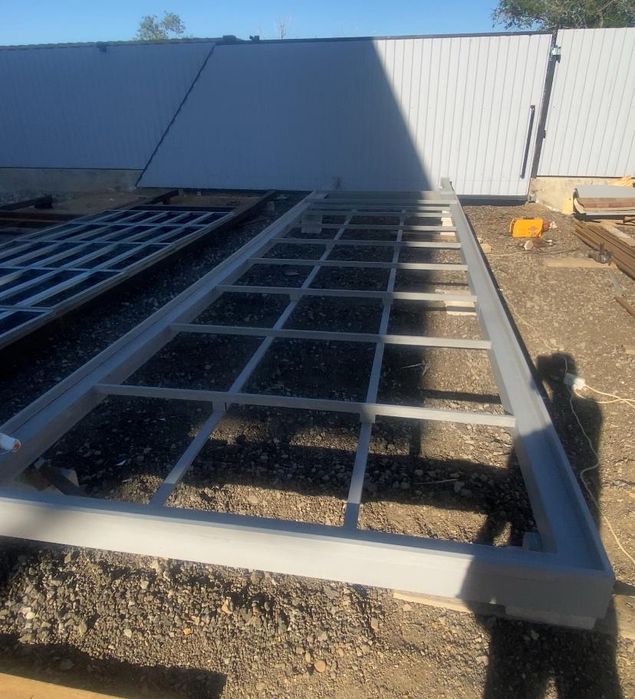 Услуги сварщика, плотника, мастера на час.