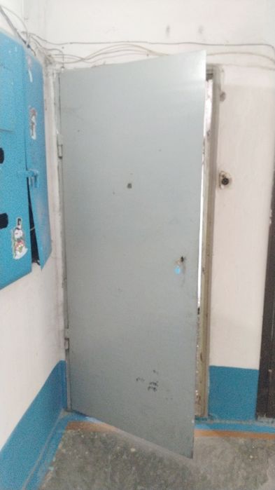 Продам входную дверь