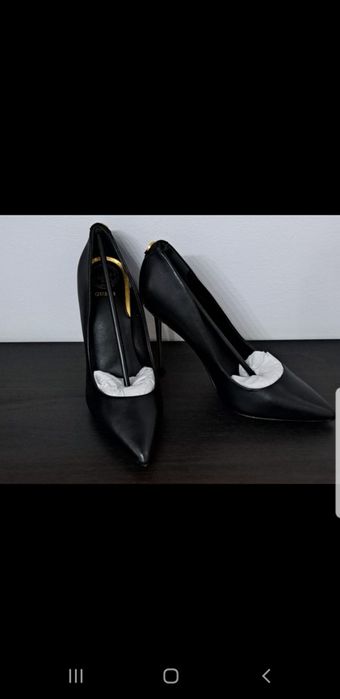 Guess  pantofi marimea 35