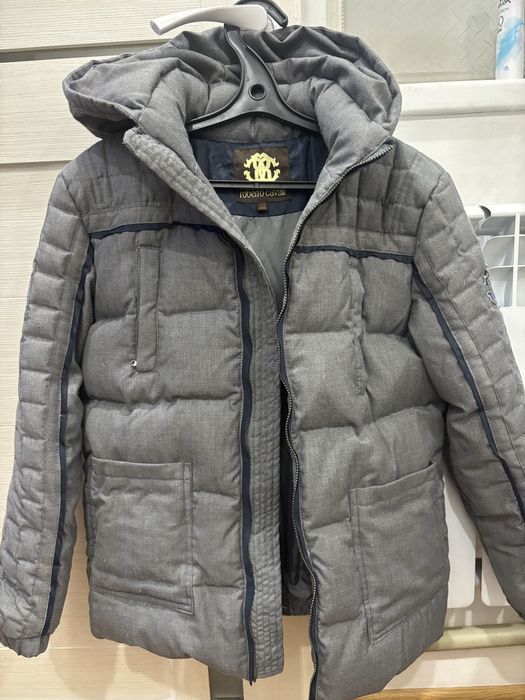 Продам пуховик фирменный на мальчика 12-13 лет , в отливном состоянии