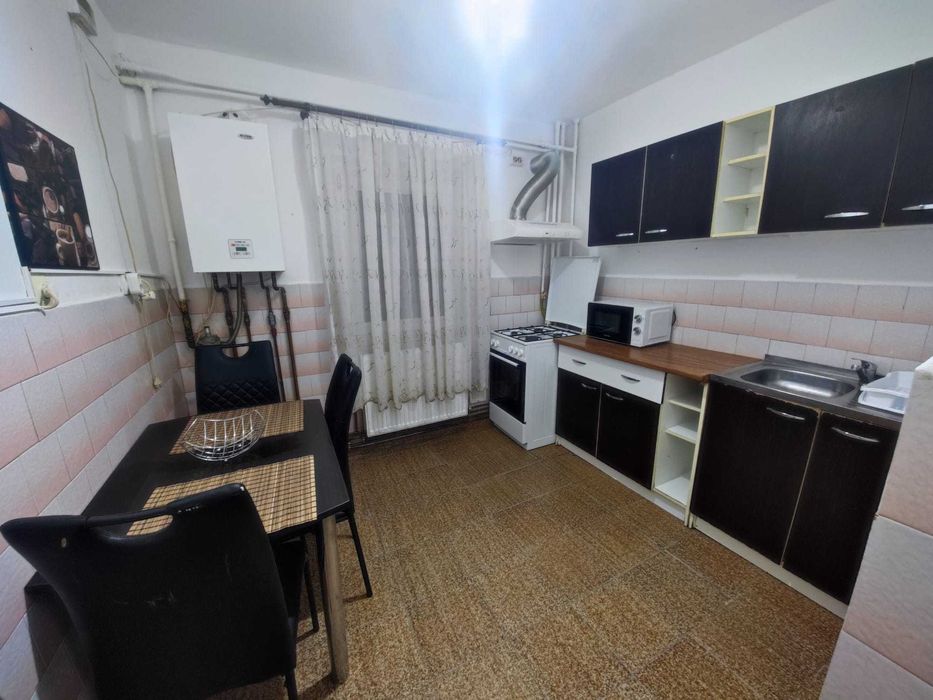 Inchiriez apartament 2 camere parter cartier CFR