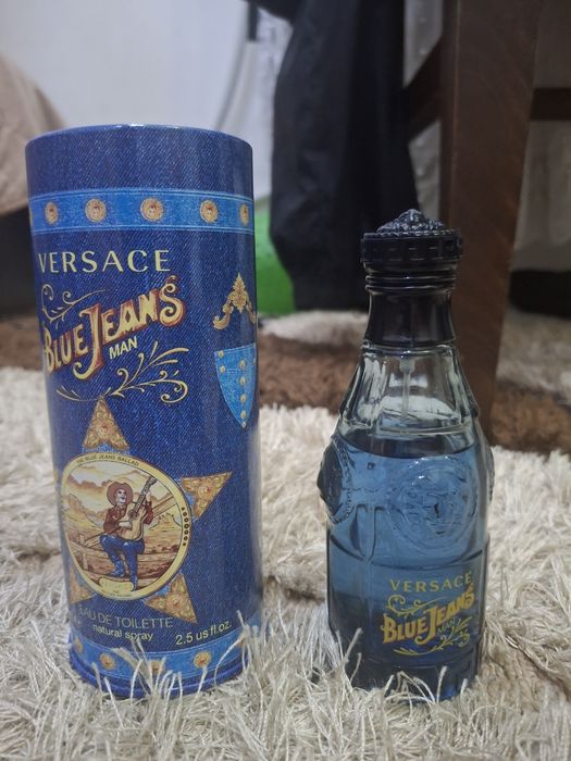Продавам парфюум Versace Blue Jeans Eau De Toilette