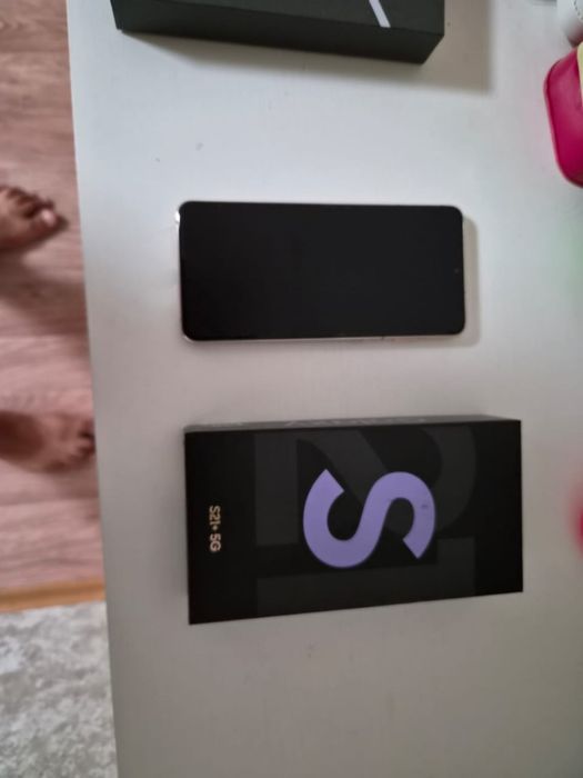 Телефон Samsung S21 plus