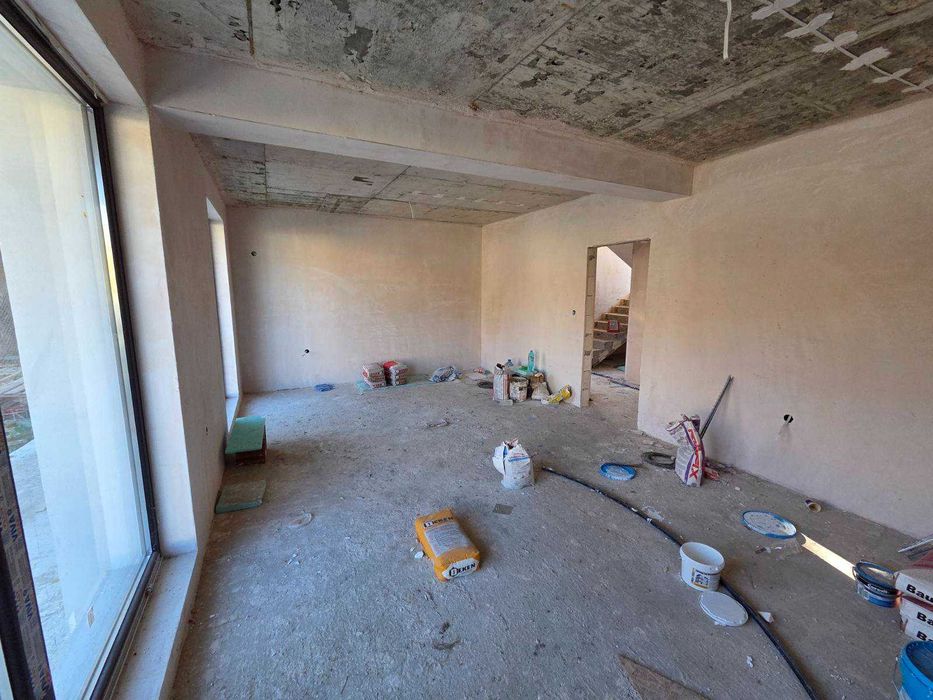 1788-Продава се двуетажна тухлена на плоча къща в кв. Добровски!