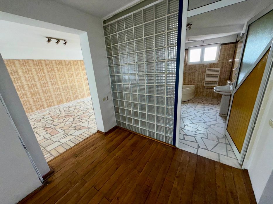 Vand  / Schimb / Vila 380 mp  / Teren intravilan 500 mp, zona Lenin-Sud, toate utilitatile. Spatiu comercial, terenuri, apartamente, garsoniere !
