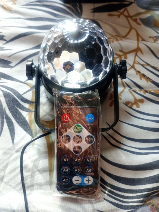 Караоке тонколона с микрофони +дисколампа