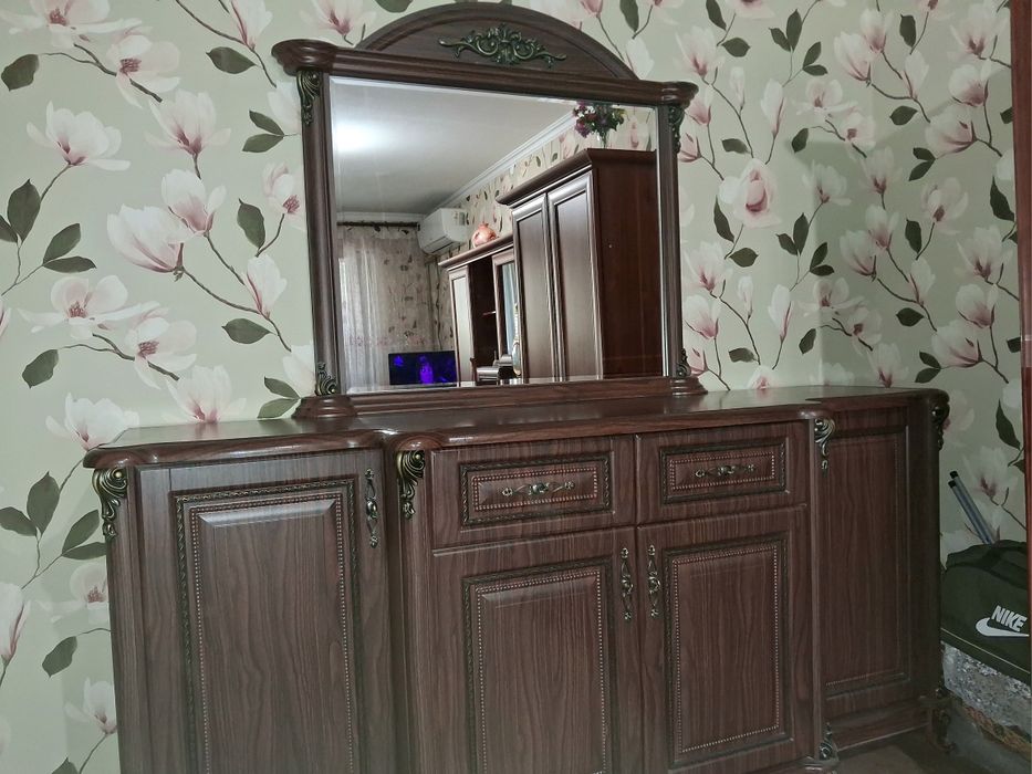Комод с зеркалом