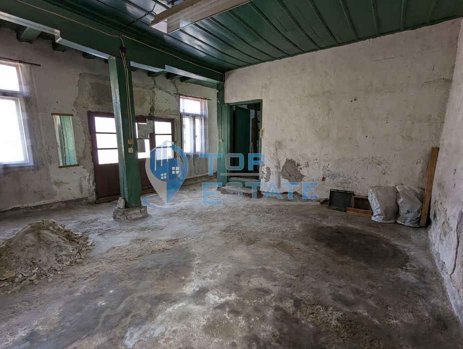 Две автентични къщи в град Елена