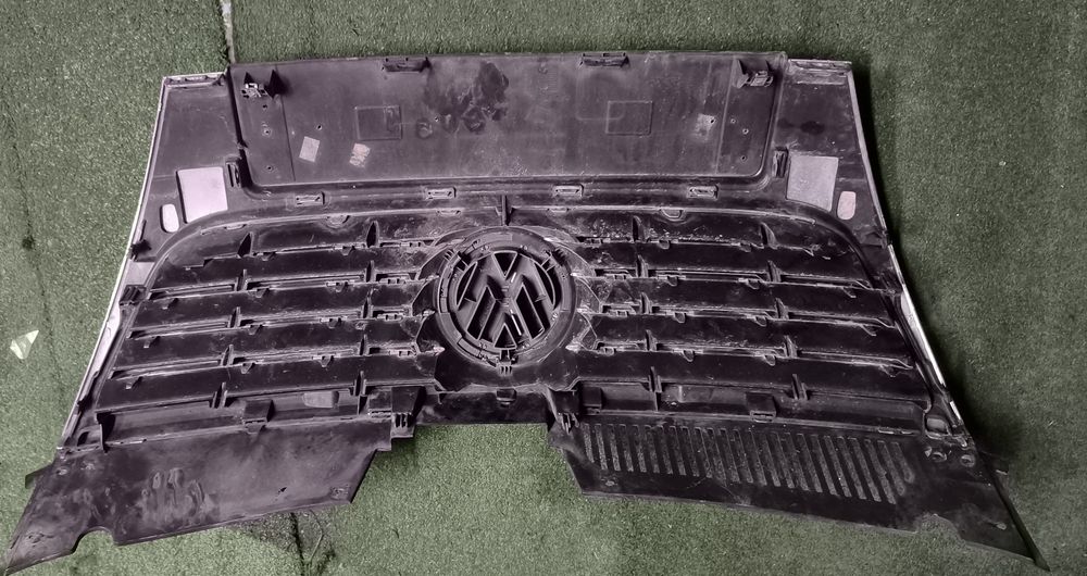 Grila bara fata  Grila centrala cu emblema Vw Passat B6