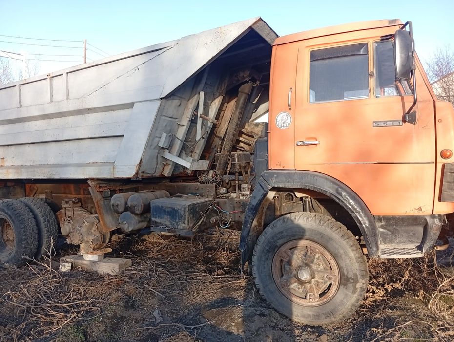 Продам камаз по запчастям