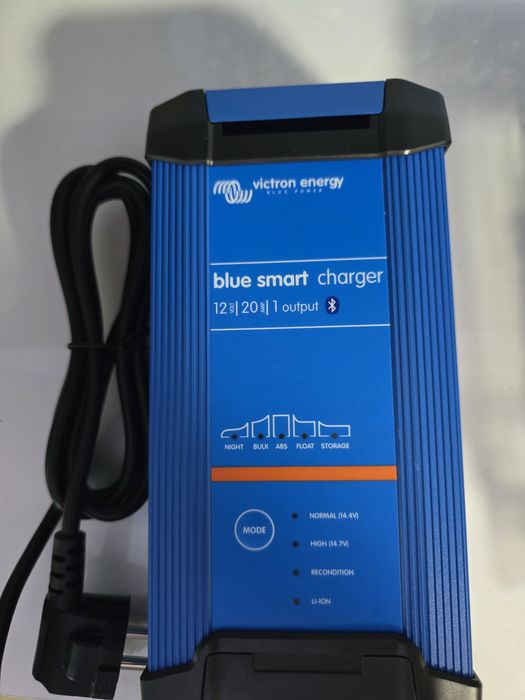 Victron Energy Blue Smart IP22 12V/20A – Bluetooth