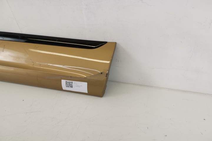 Бентли Бентайга / Bentley Bentayga Оригинална дясна предна врата, добр