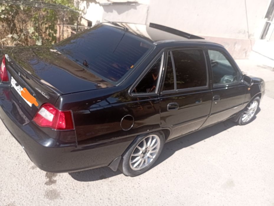 Nexia II qora rangda srochna sotiladi