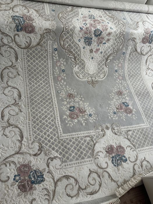 Ковер в хорошем состоянии размер 2,5*4