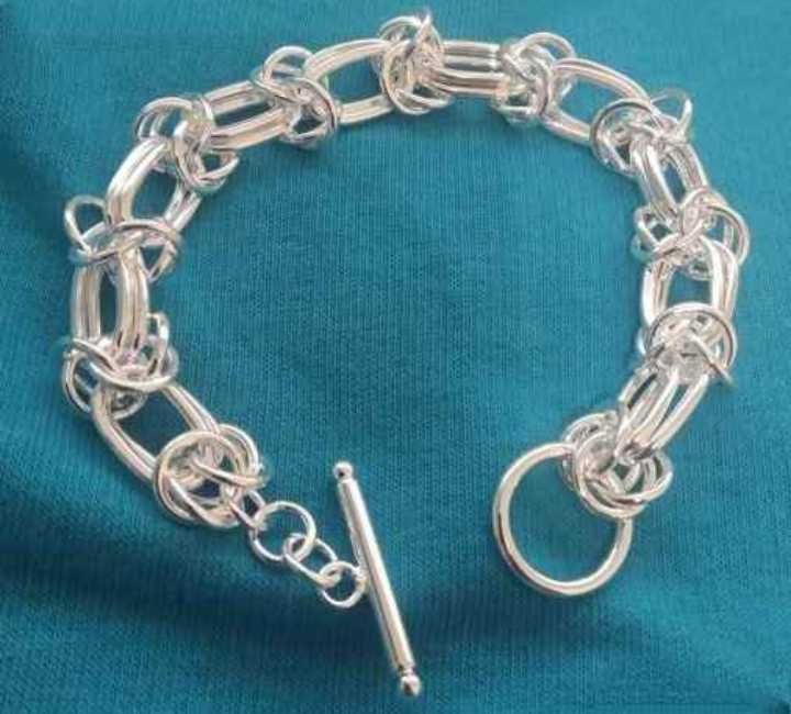 Масивна, сребърна гривна. Класически модел за мъж.