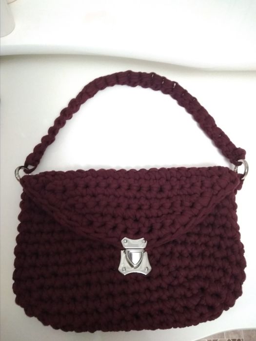 Продам вязаную сумку.