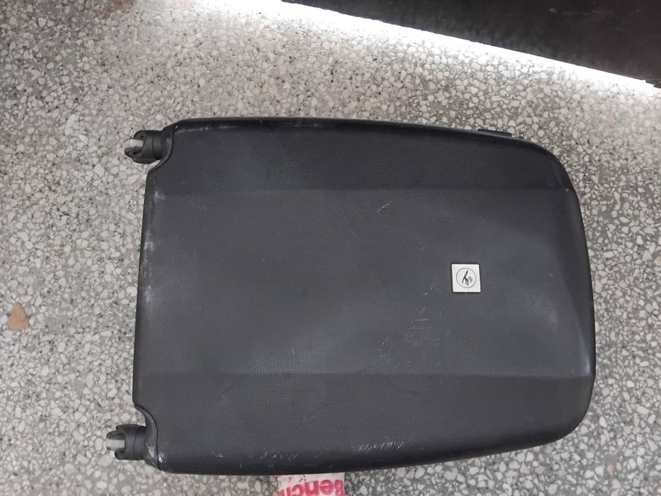 Куфари и сакове от 15 до 25 евро  различни модели