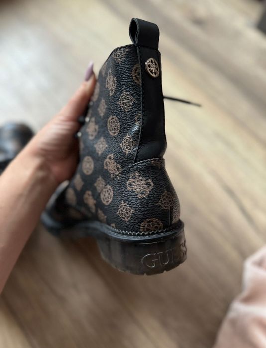 Кожени боти Guess