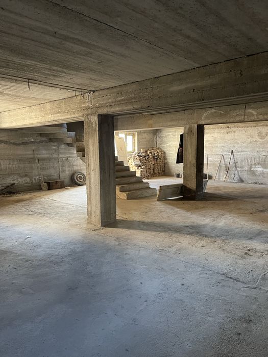 Qibray markazida(BUGOR) karobka-uy sotiladi