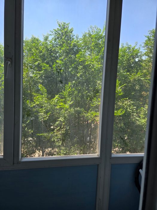 Продам оконную раму балкона