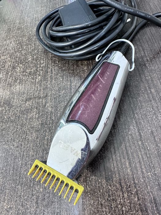 Машинка для стрижки волос и бороды