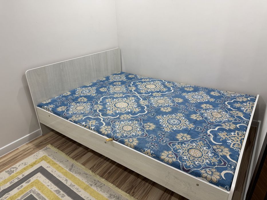 Кровать почти новая