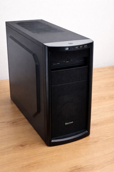 Sistem PC Desktop Gaming FX-8350 Octa Core 12GB RAM RX 580 Windows 10