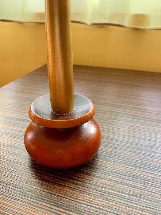 Ръчно изработен дървен швещник