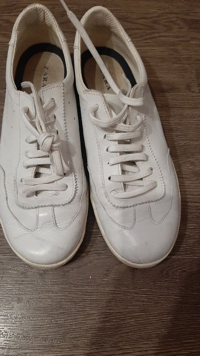 Бели обувки на Зара