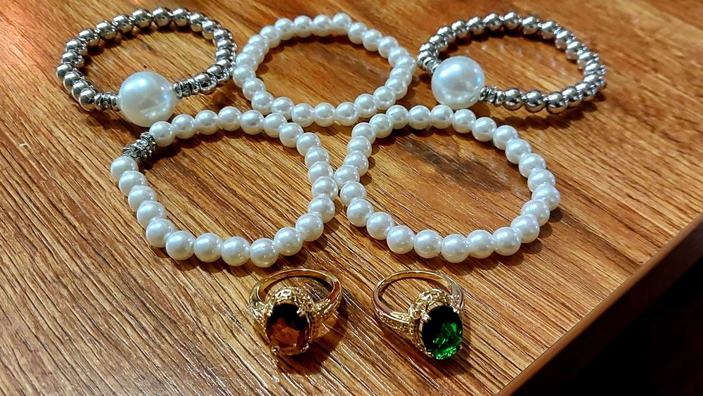 Бижута - пръстени, гривни