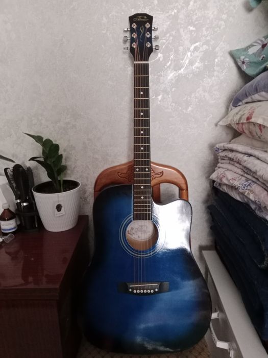 Продам гитару новый