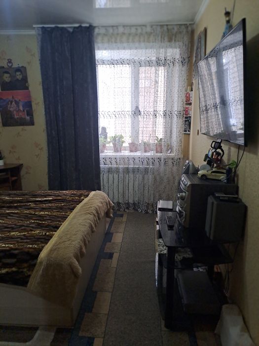 Продам  3-х  комнатную  квартиру.