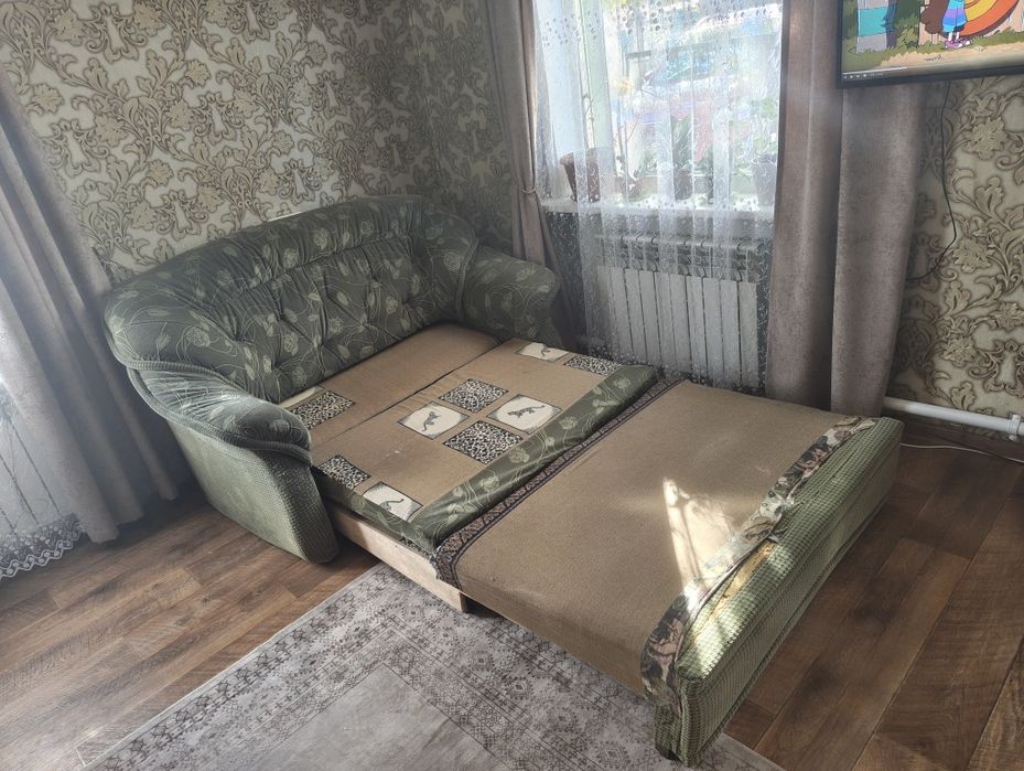 Раскладной двухместный диван