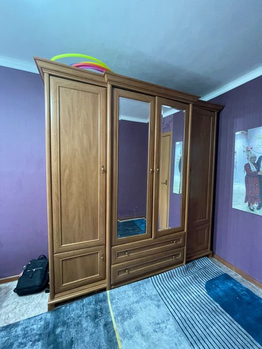 Шкаф шифанер диван та стол бәрі сатылады