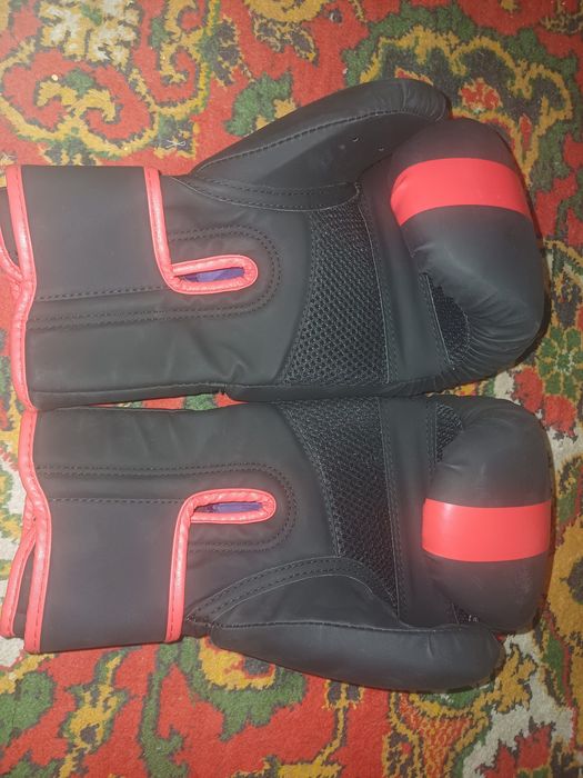 Бокс перчатки необычные)