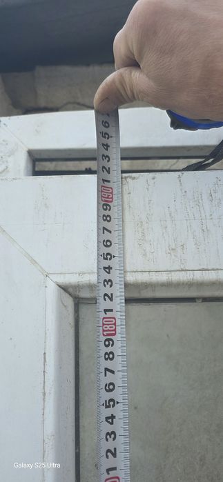 Пластиковая дверь со стеклом