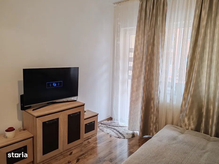 Apartament cu 2 camere, 55 mp, decomandat, etaj intermediar,  zona Edg