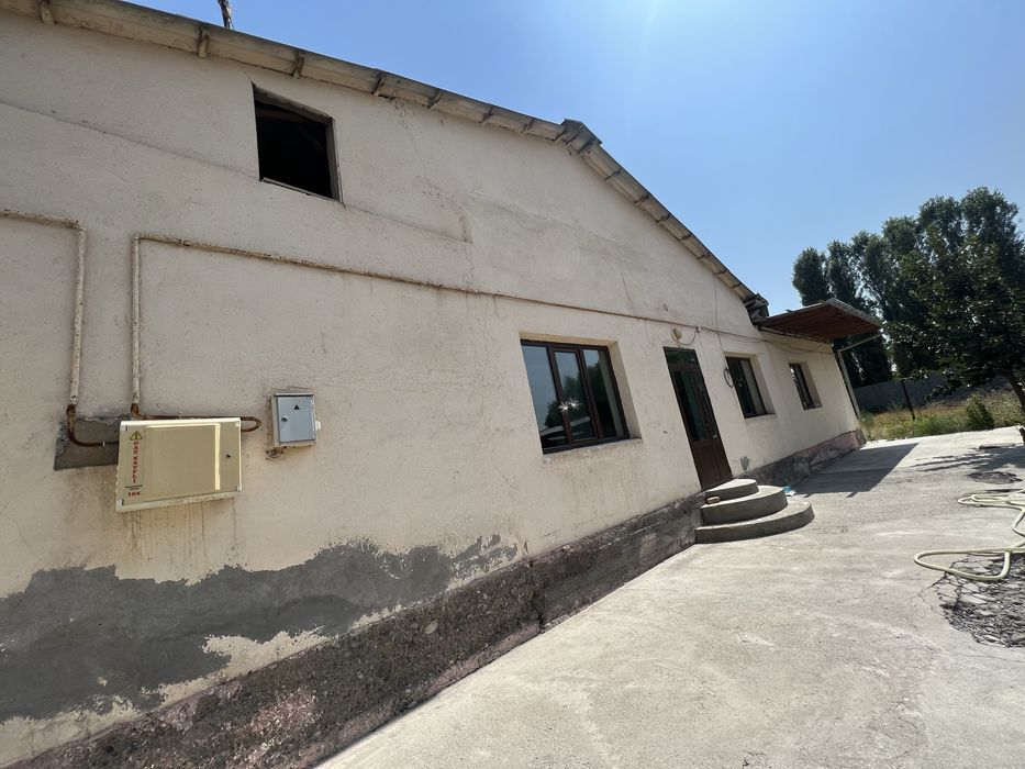 Hovli uy sotiladi,Bektemir post taraf,2,5 sotiq keng 3 xonali kotta uy